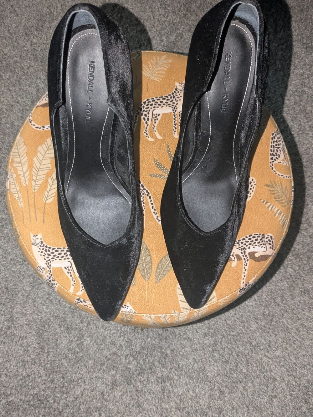 Kendall & Kylie 👠🖤 Black Pointed Toe Velvet Pumps